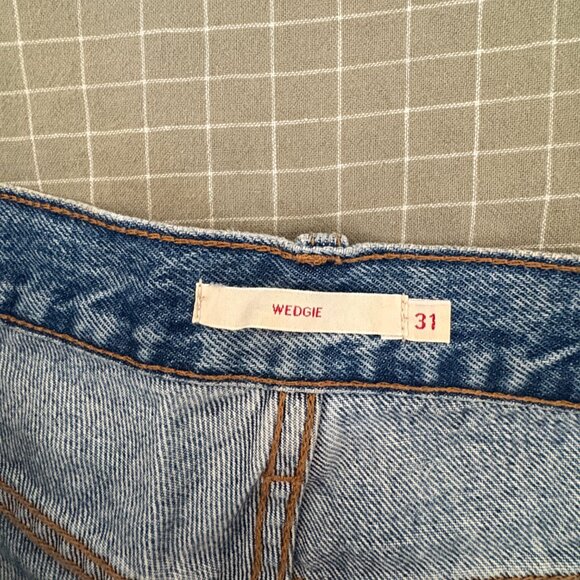 Levi's Wedgie Icon Fit Distressed Jeans (Ankle) - 31" - Picture 3 of 3